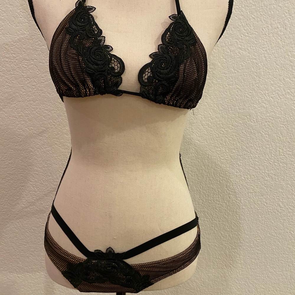 Beach Bunny Bed of Roses lace black bikini small